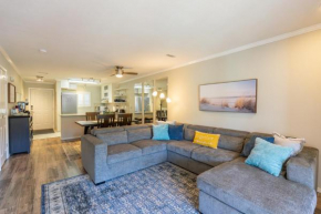 Step Free 1BR Condo - Posturepedic Bed with Adjustable Frame - Quiet Enclosed Porch - FREE ATTRACTION TICKETS - FC41-7